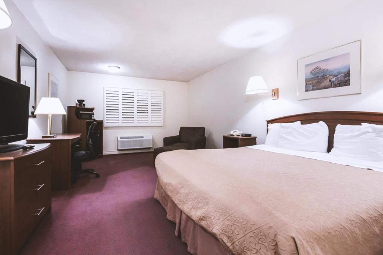 Sky-Palace Inn & Suites Mccook Zewnętrze zdjęcie