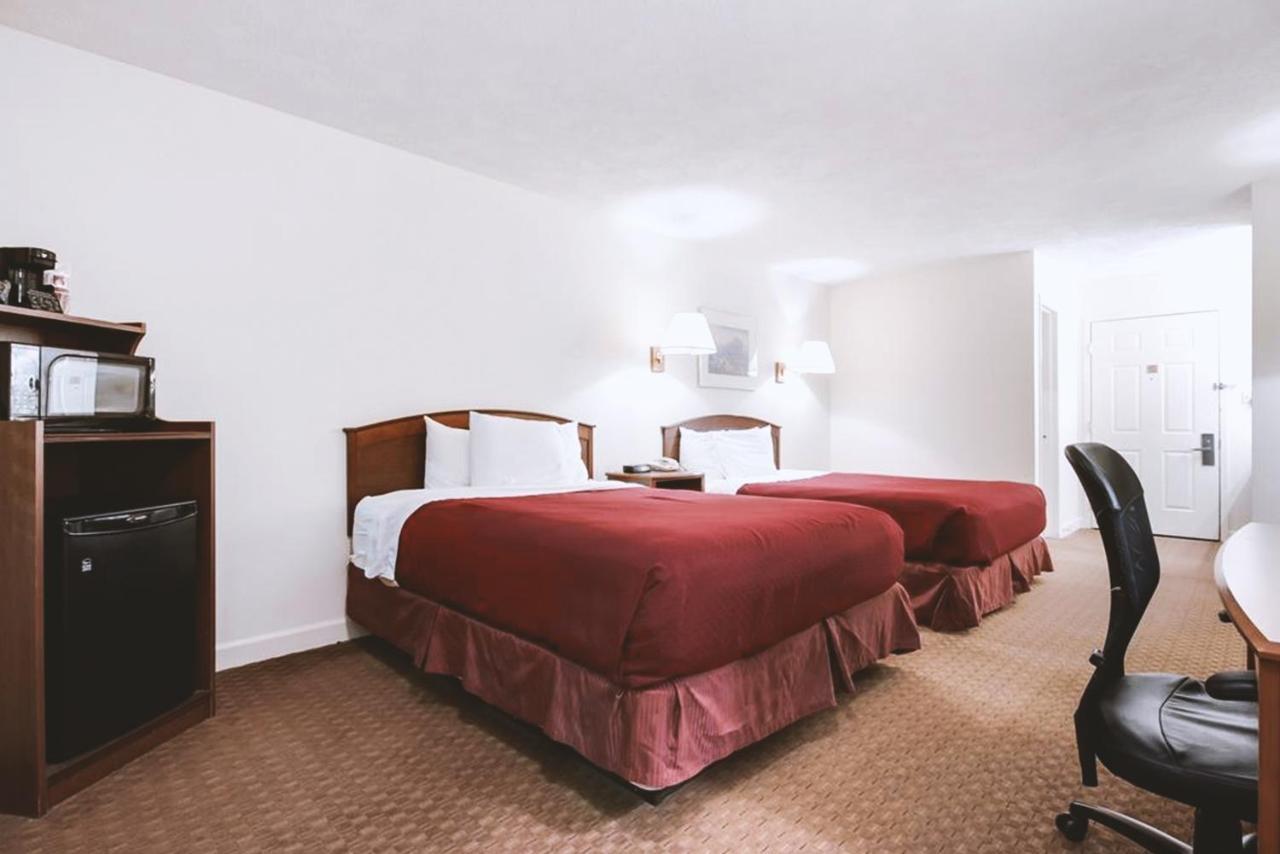 Sky-Palace Inn & Suites Mccook Zewnętrze zdjęcie