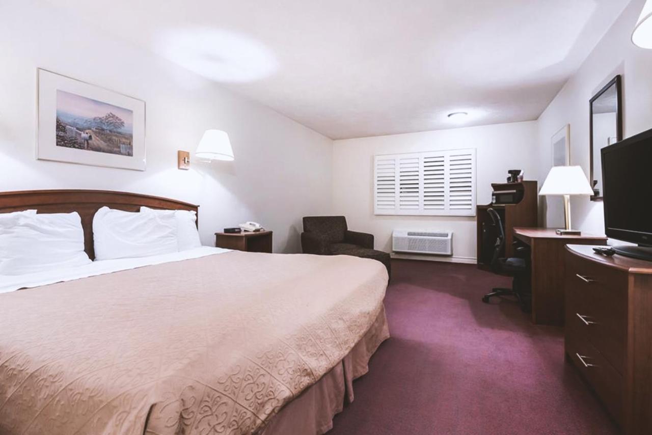 Sky-Palace Inn & Suites Mccook Zewnętrze zdjęcie