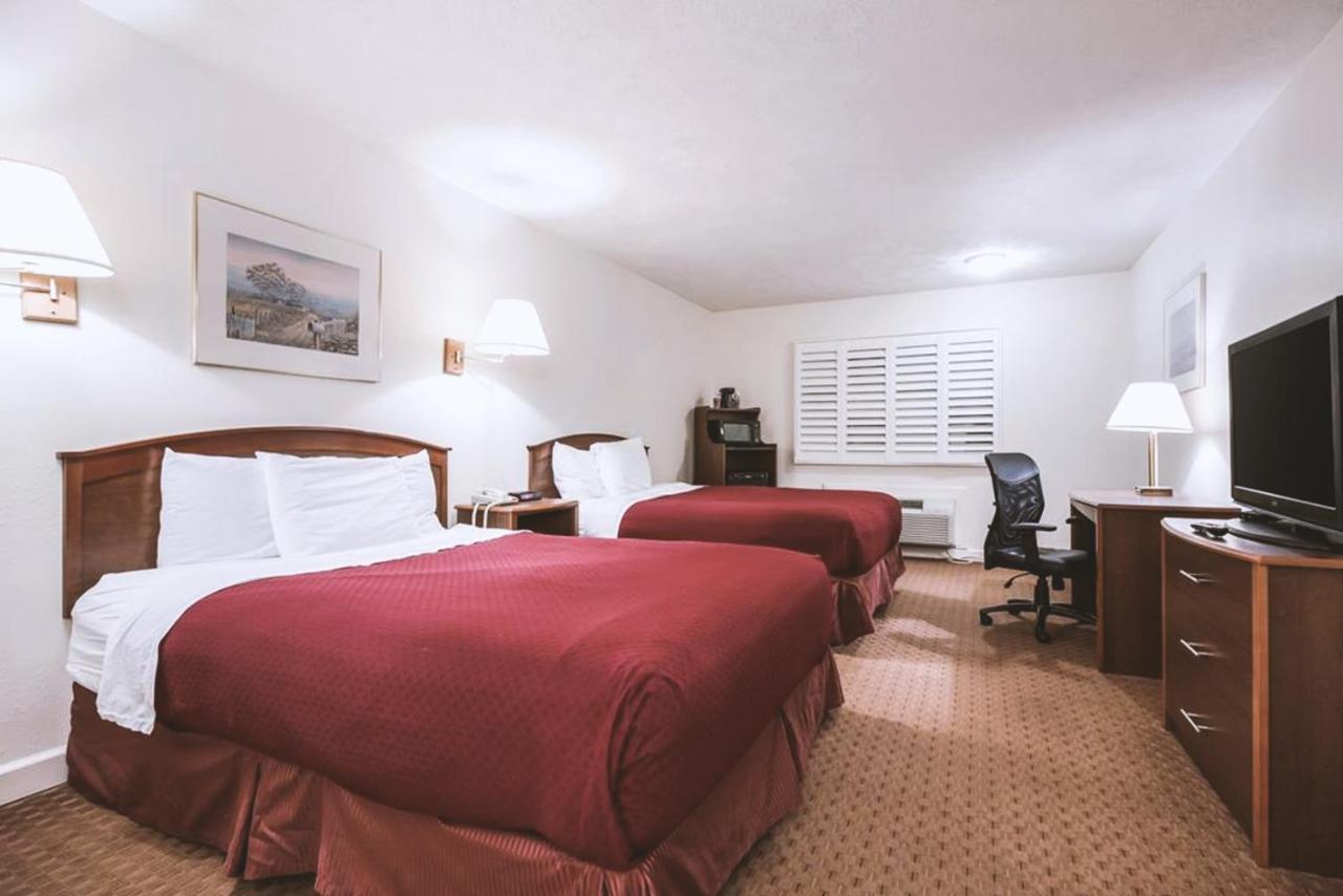 Sky-Palace Inn & Suites Mccook Zewnętrze zdjęcie
