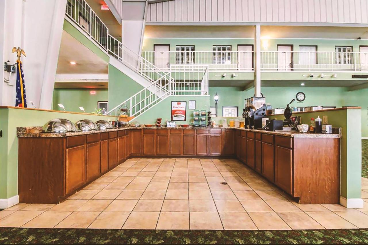 Sky-Palace Inn & Suites Mccook Zewnętrze zdjęcie