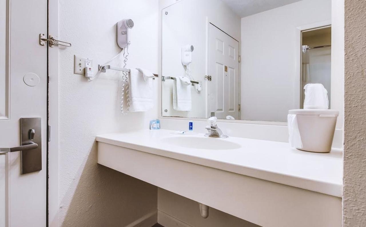 Sky-Palace Inn & Suites Mccook Zewnętrze zdjęcie